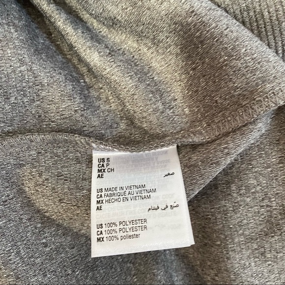 NWT Ribbed grey T-shirt Alfani stretch short sleeve. Size small - Picture 4 of 4